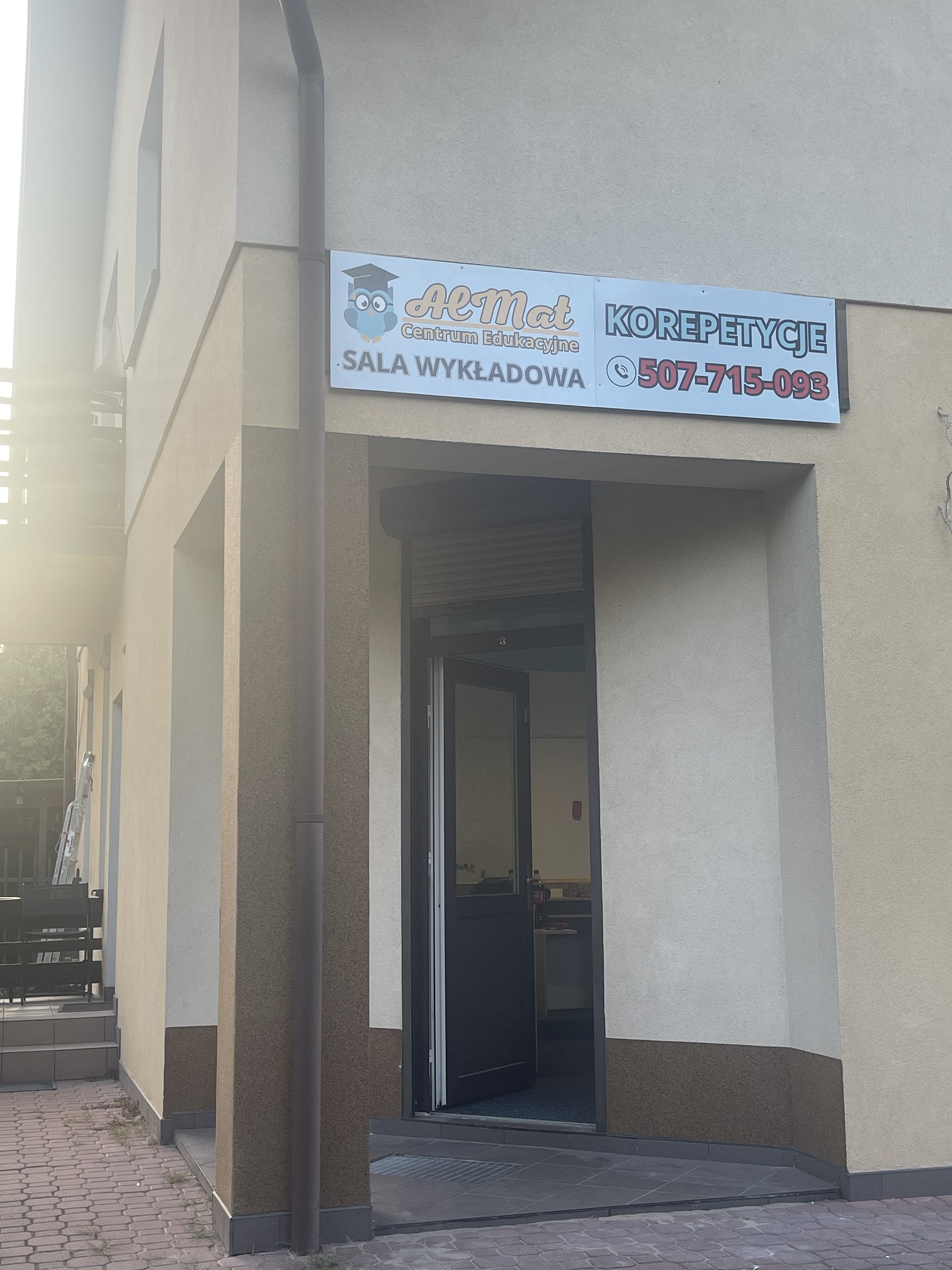 AlMat – ul. Okrzei 11, zdjęcie 1